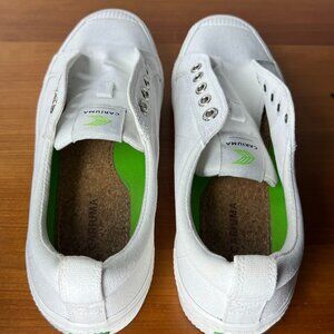 Cariuma White Size 8